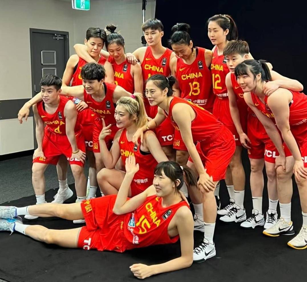 其它三人很快就被叫到了名字，相继进去试镜，唐果儿和柳柳对自己的表现不太满意